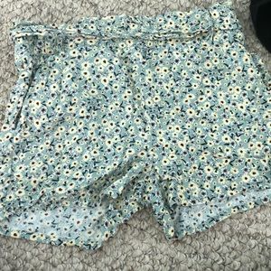 tillys girls comfy flowerd shorts